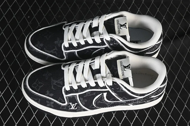 All categories Nk SB Dunk Series Nk SB Dunk Low High-end customized low-top sneakers Nike SB Dunk Low LV co-branded white and dark black denim High-end customized low-top casual sneakers SC0601-467